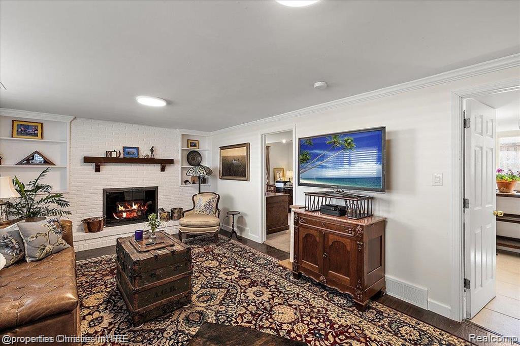 41231 GREENBRIAR Lane, Plymouth, MI 48170 — Photo 17
