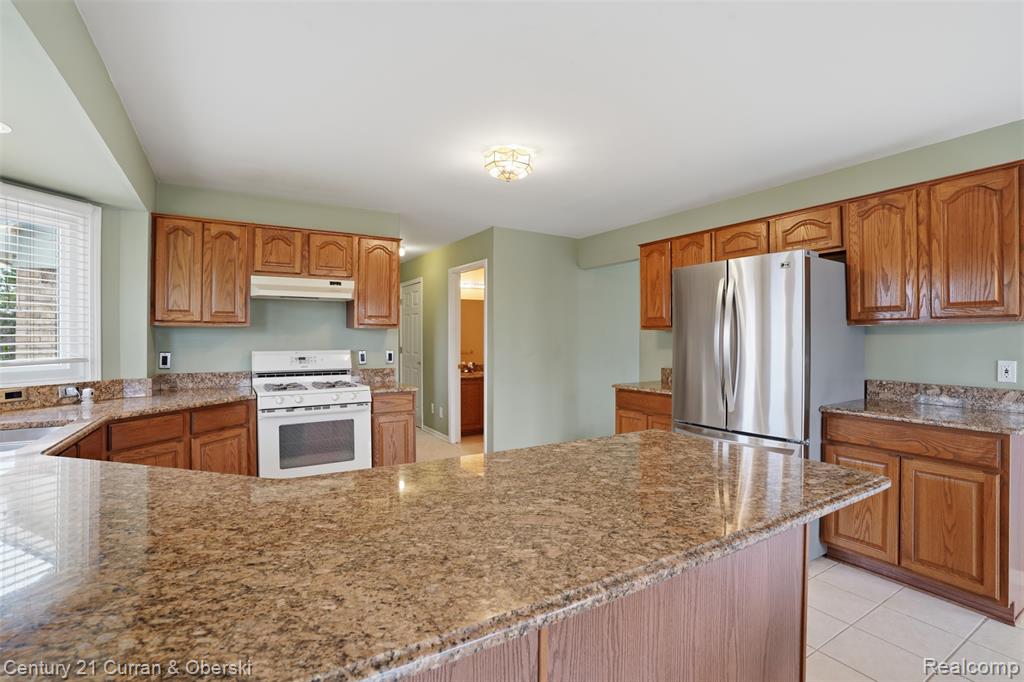 43612 Hoptree Drive, Sterling Heights, MI 48314 — Photo 14