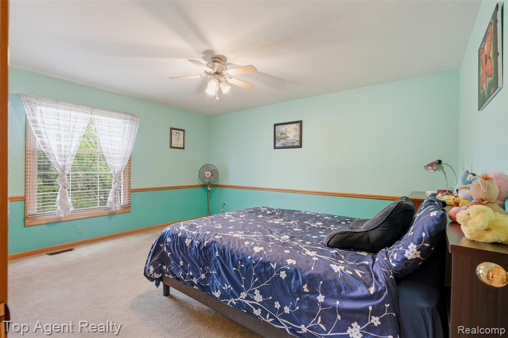 52825 Seven Oaks Drive, Utica, MI 48316 — Photo 28
