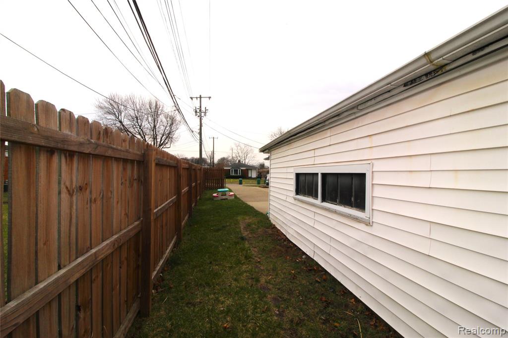 32474 Leona Street, Garden City, MI — Photo 32