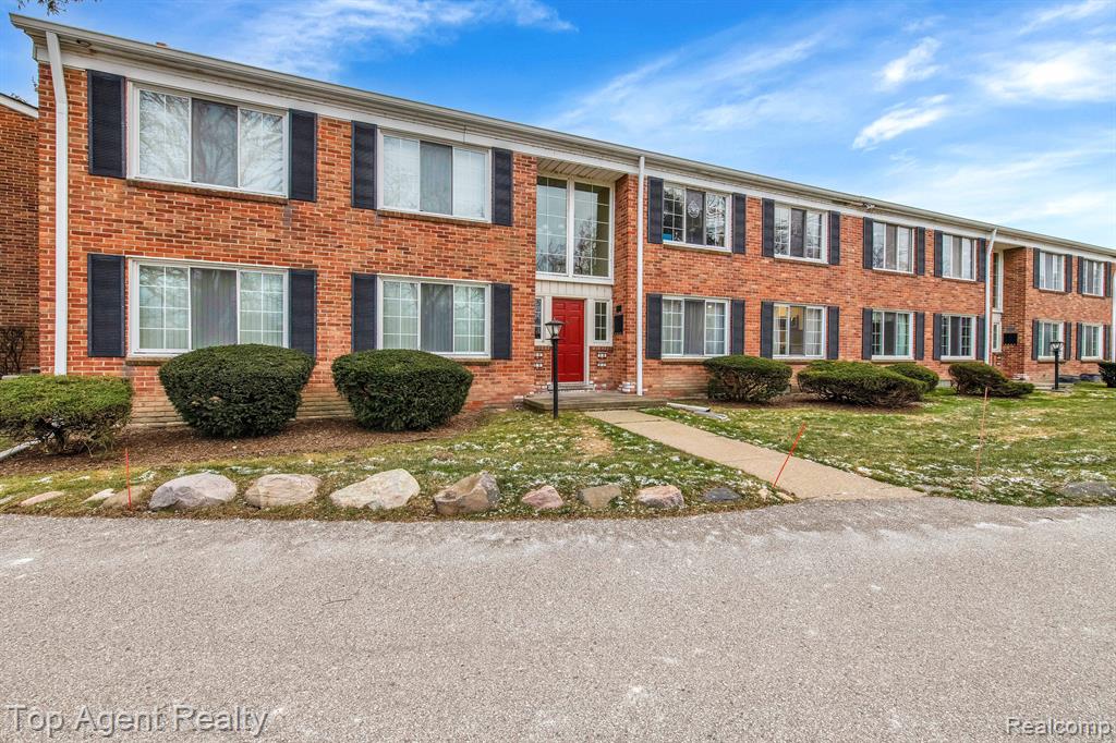 32718 GRAND RIVER Avenue, D7, Farmington, MI 48336 — Photo 20