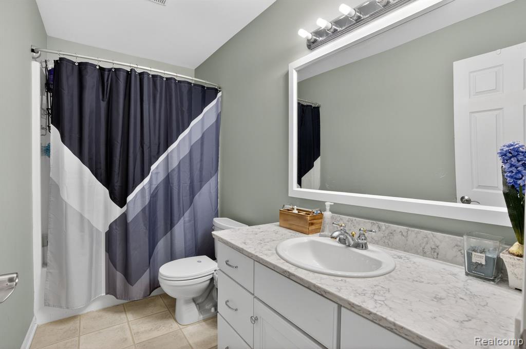9055 Hegel Road, Goodrich Vlg, MI — Photo 37