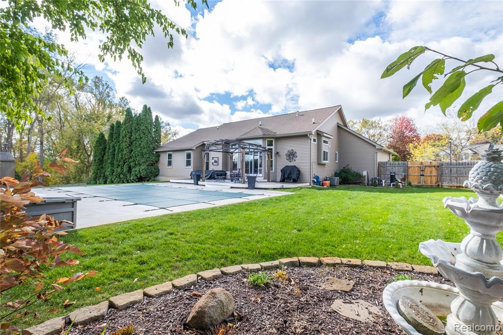 2410 Torrey Grove Court, Fenton, MI 48430 — Photo 4