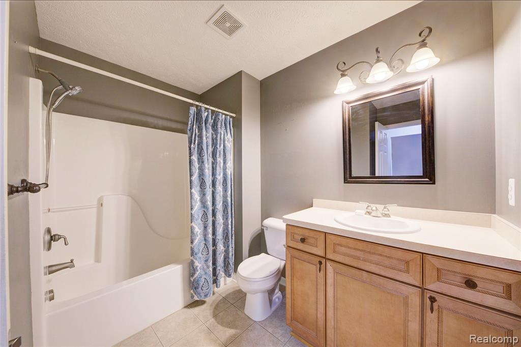 1040 Spirea, Howell, MI 48843 — Photo 17