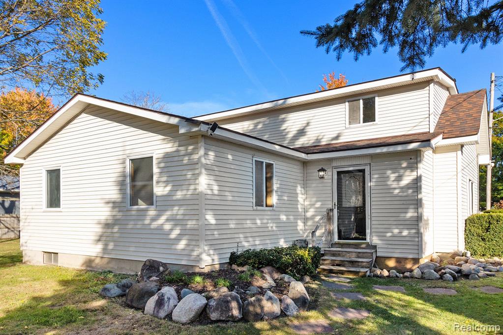 409 FENWICK Street, Holly, MI 48442 — front exterior