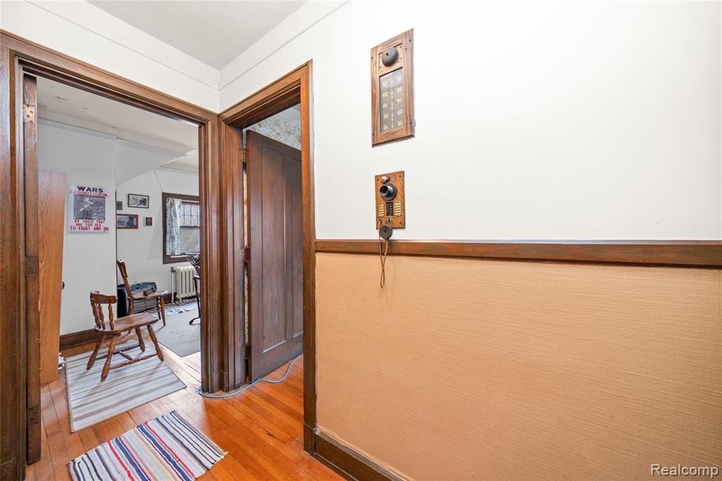 2475 Iroquois Street, Detroit, MI 48214 — Photo 86