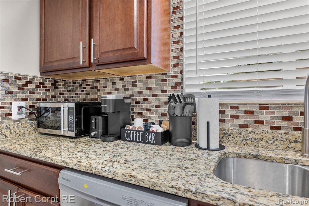 4772 Harding Street, Dearborn Heights, MI 48125 — Photo 4