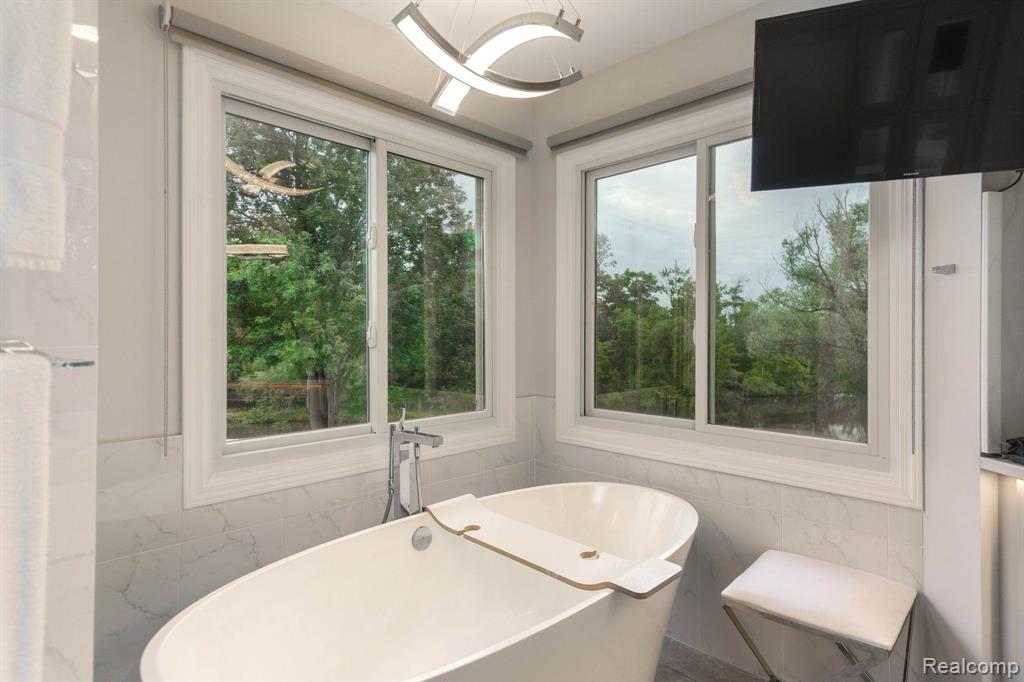 4425 ISLAND VIEW Drive, Waterford, MI 48328 — Photo 33
