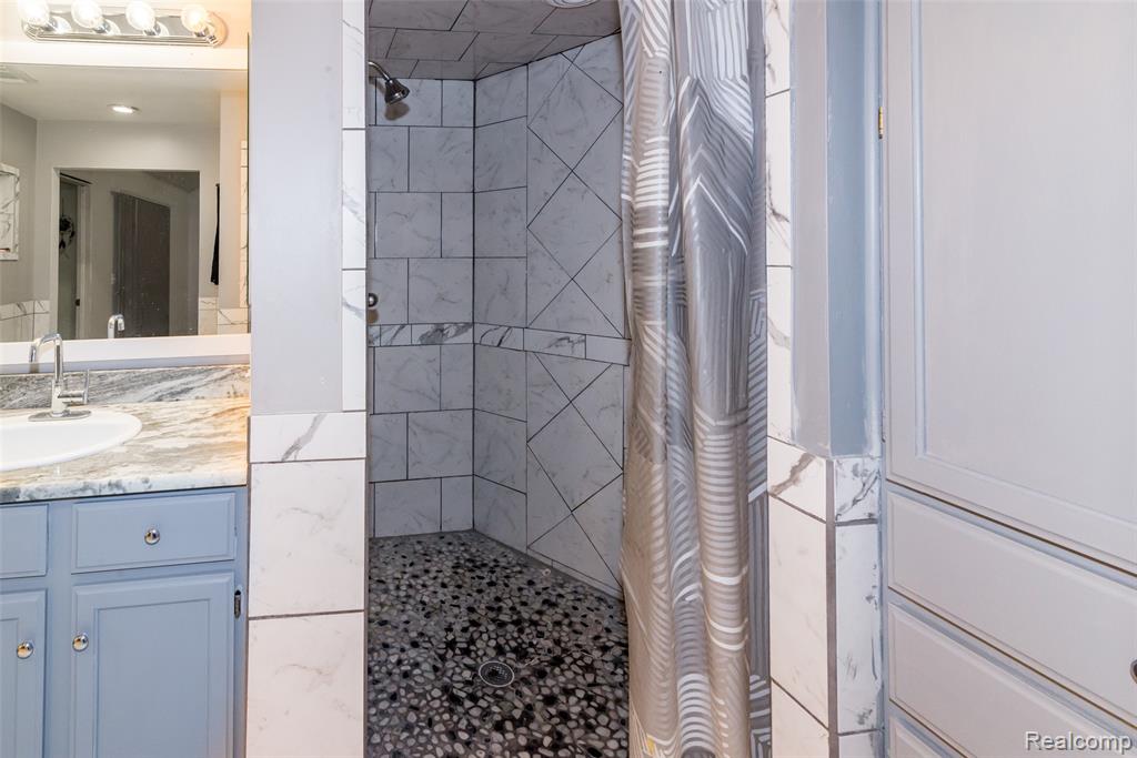 30000 Oakgrove Street, Saint Clair Shores, MI 48082 — Photo 25