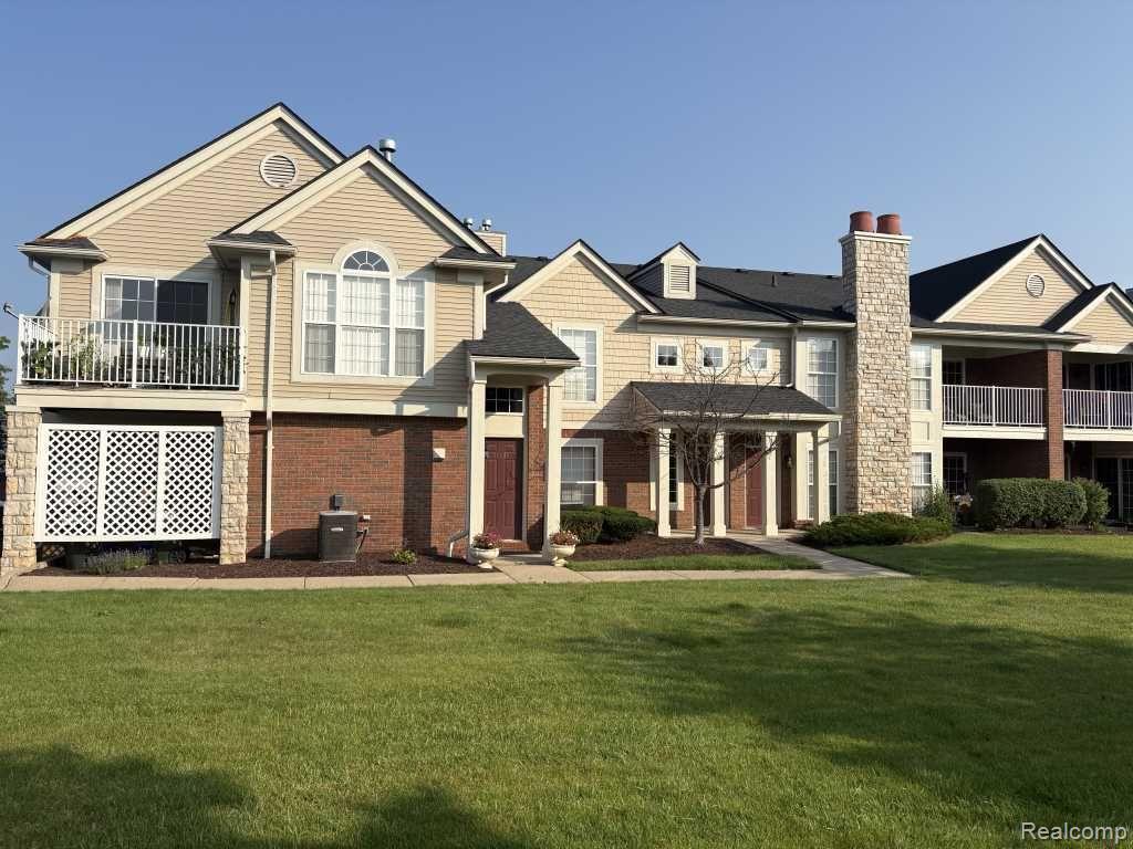 28242 Oakmonte Circle E, New Hudson, MI 48165