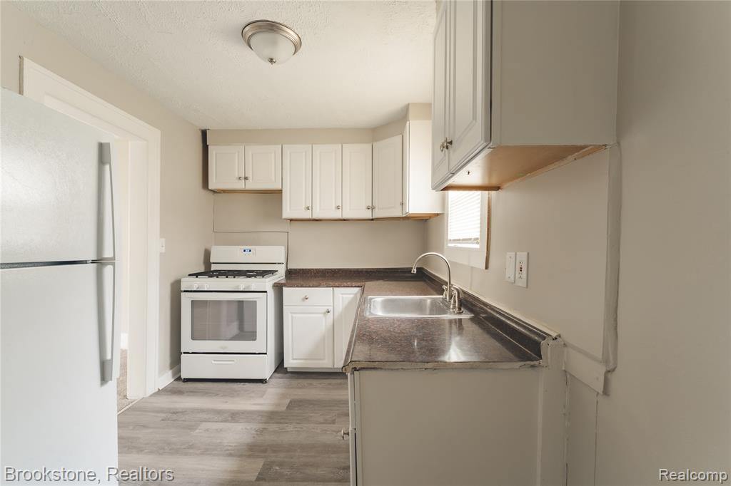 212 Sanderson Avenue, Pontiac, MI 48341 — Photo 11