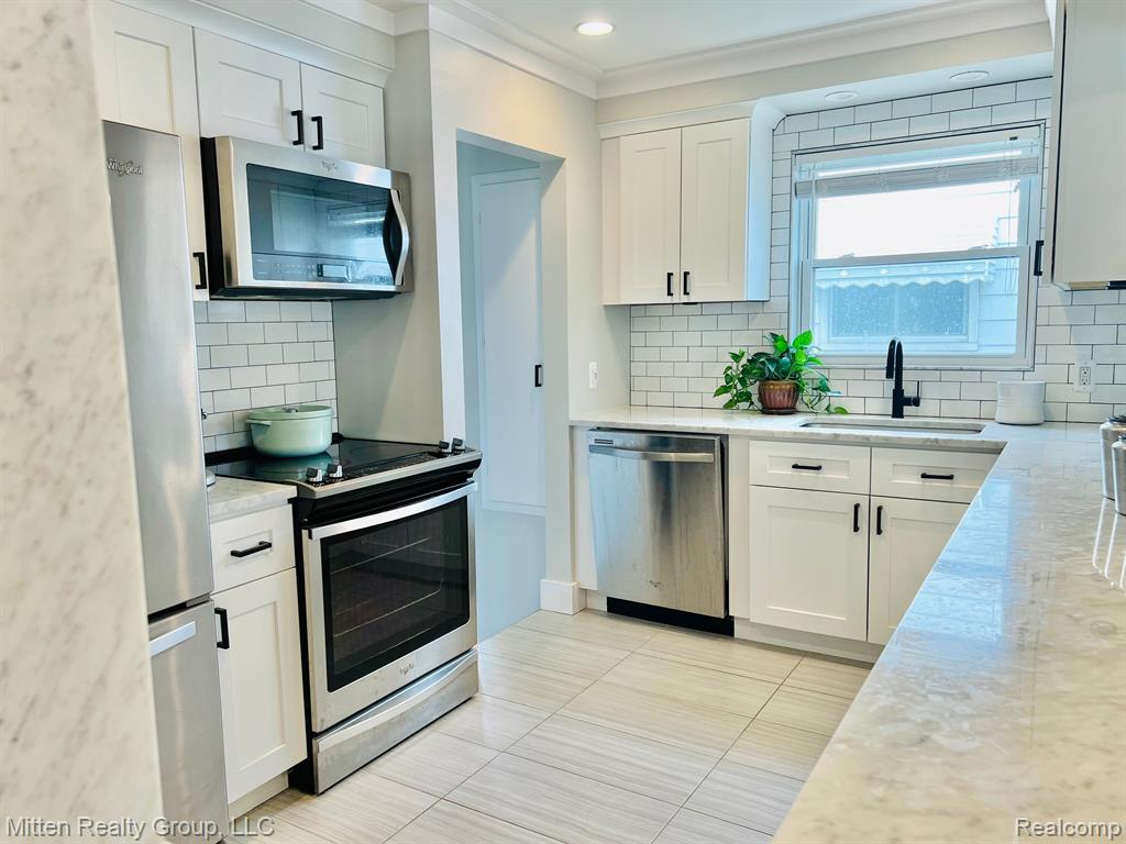 539 EDGEWOOD Place, Ferndale, MI 48220 — Photo 12