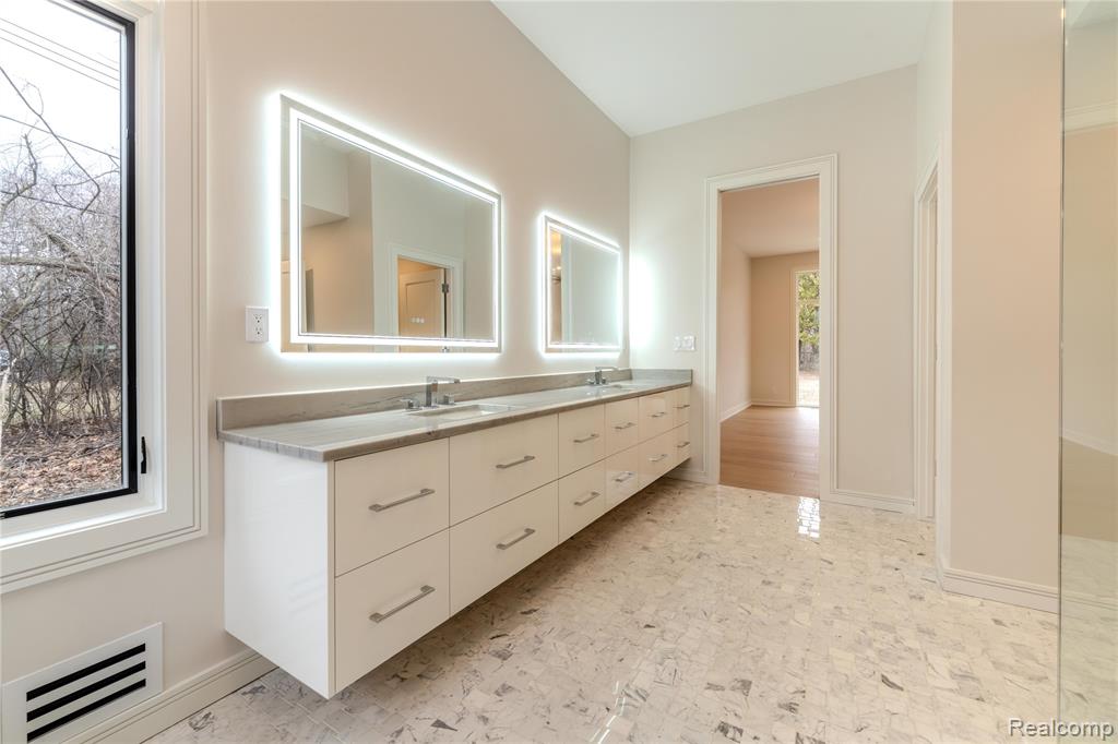 7400 Melody Lane, Bloomfield Hills, MI 48301 — Photo 24