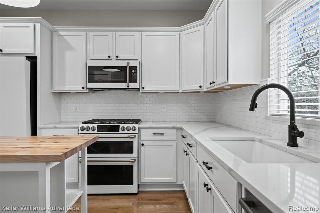 882 N Center Street, Northville, MI 48167 — Photo 11