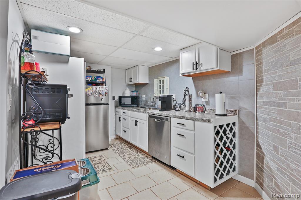 7140 Luana Avenue, Allen Park, MI 48101 — Photo 15