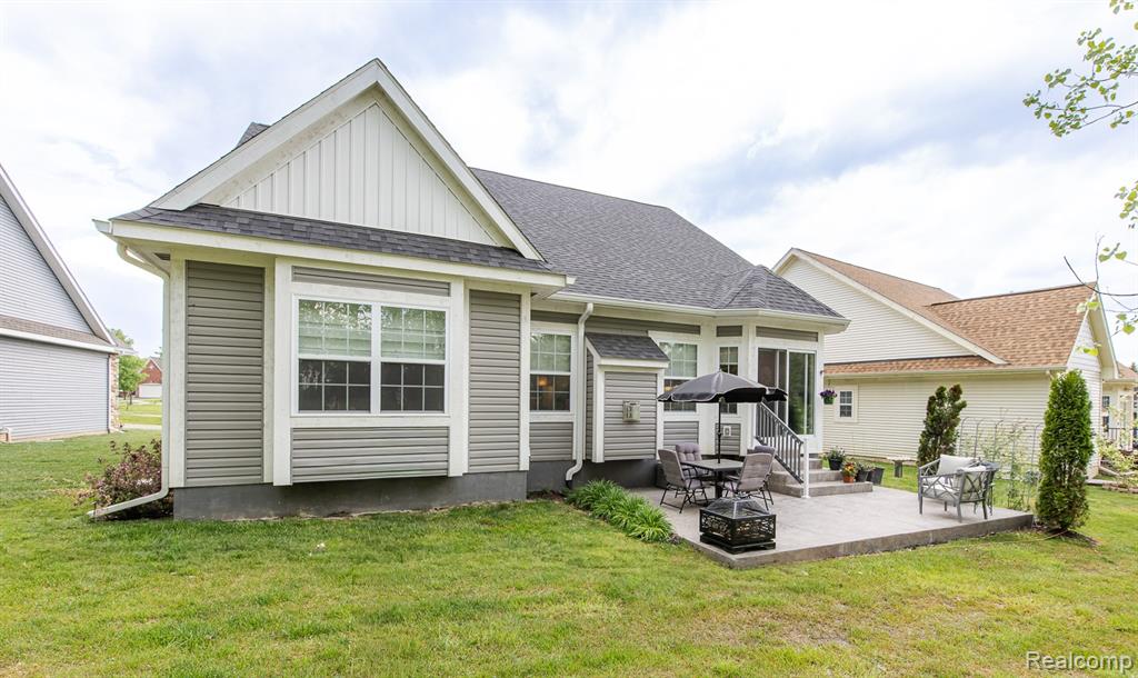 7466 Village Court, Davisburg, MI 48350 — Photo 2