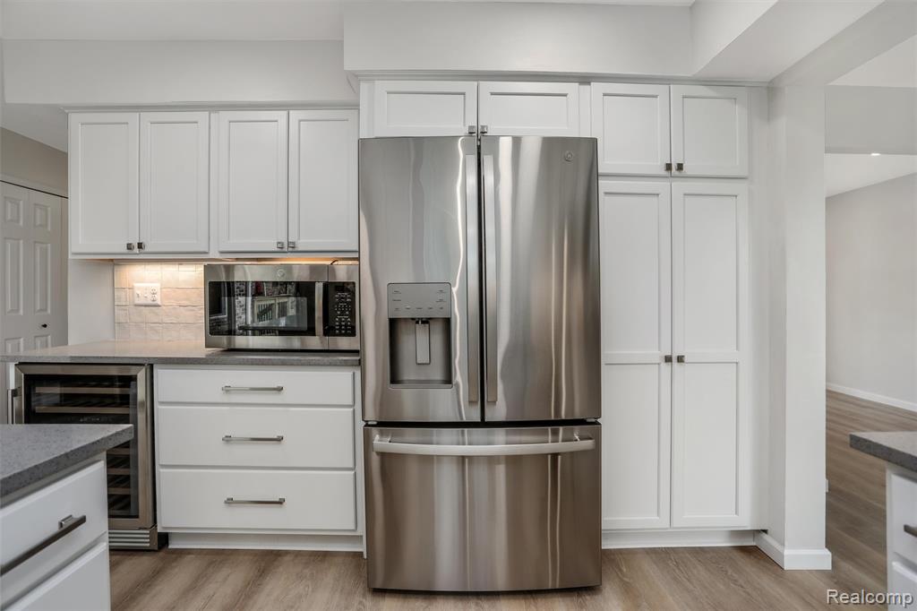 684 Abbey Court, Rochester Hills, MI 48307 — Photo 11