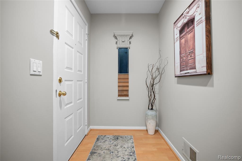 7975 Woodingham, West Bloomfield, MI — Photo 3