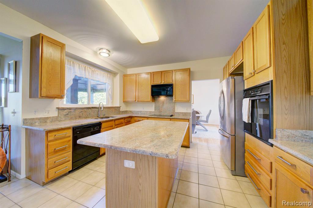 6813 Poppleton Road, Canton, MI 48187 — Photo 13