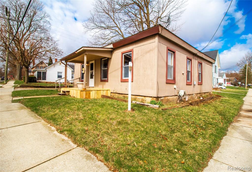 6 Law Street, Lapeer, MI 48446 — Photo 2