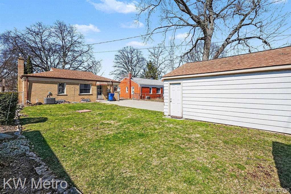 311 Pioneer Drive, Pontiac, MI 48341 — Photo 17