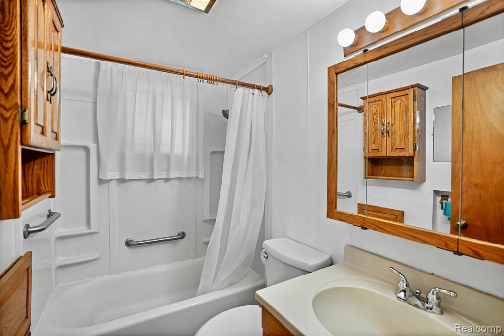 6154 Roberta Street, Burton, MI 48509 — Photo 20