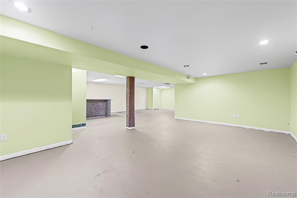 22356 Woodstock Court, Woodhaven, MI 48183 — Photo 28