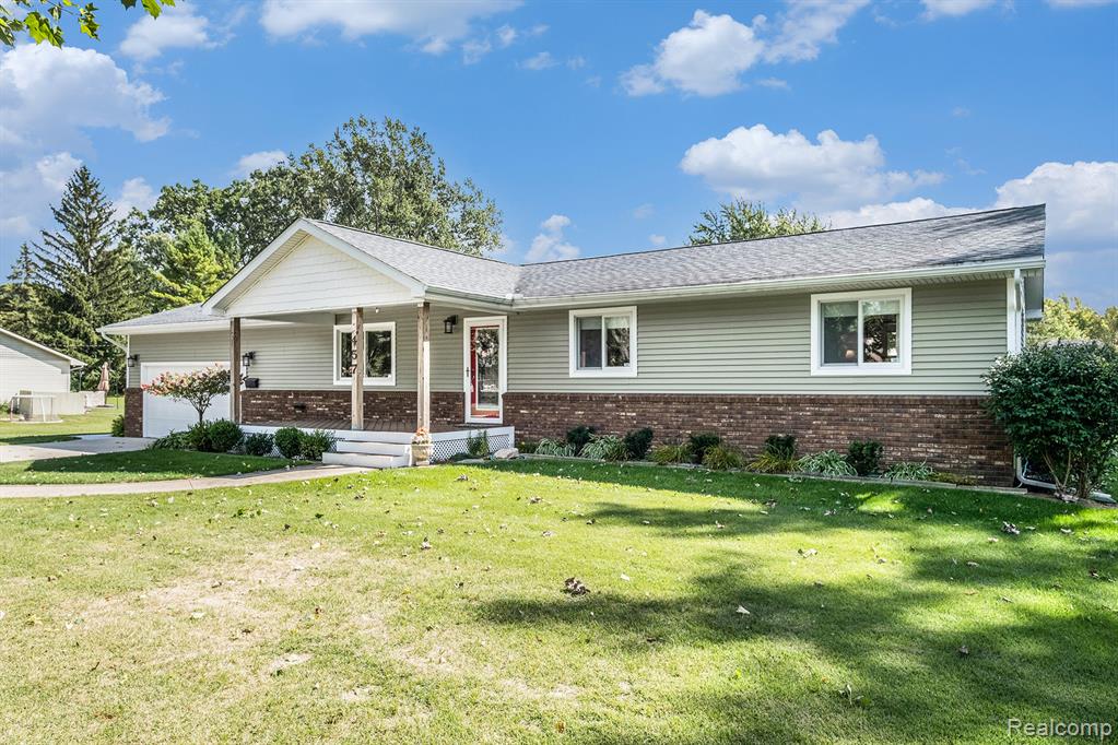 457 Inverness Street, Howell, MI 48843 — Photo 2
