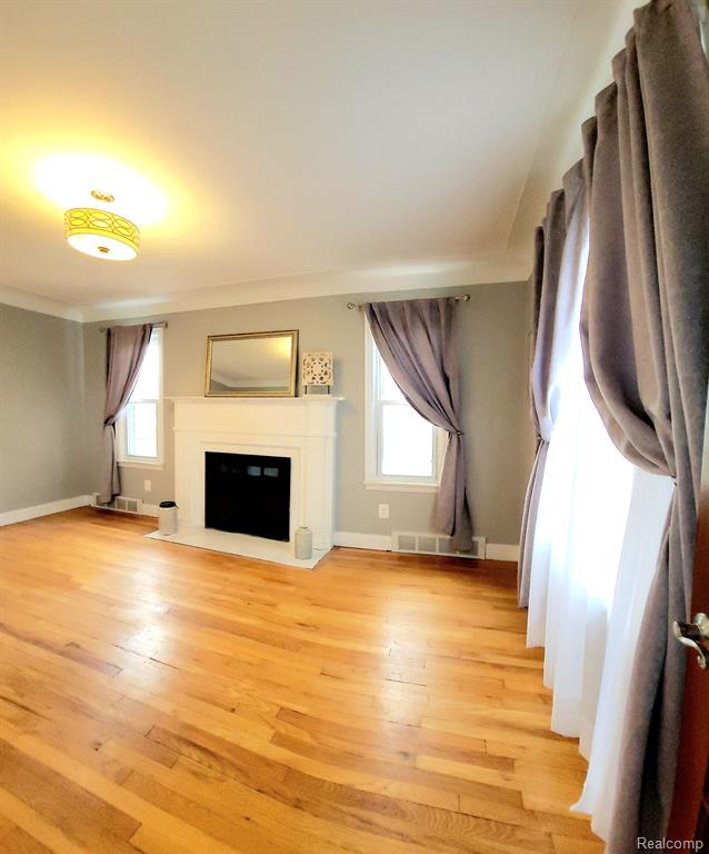 581 ANTOINE Street, Wyandotte, MI 48192 — Photo 12