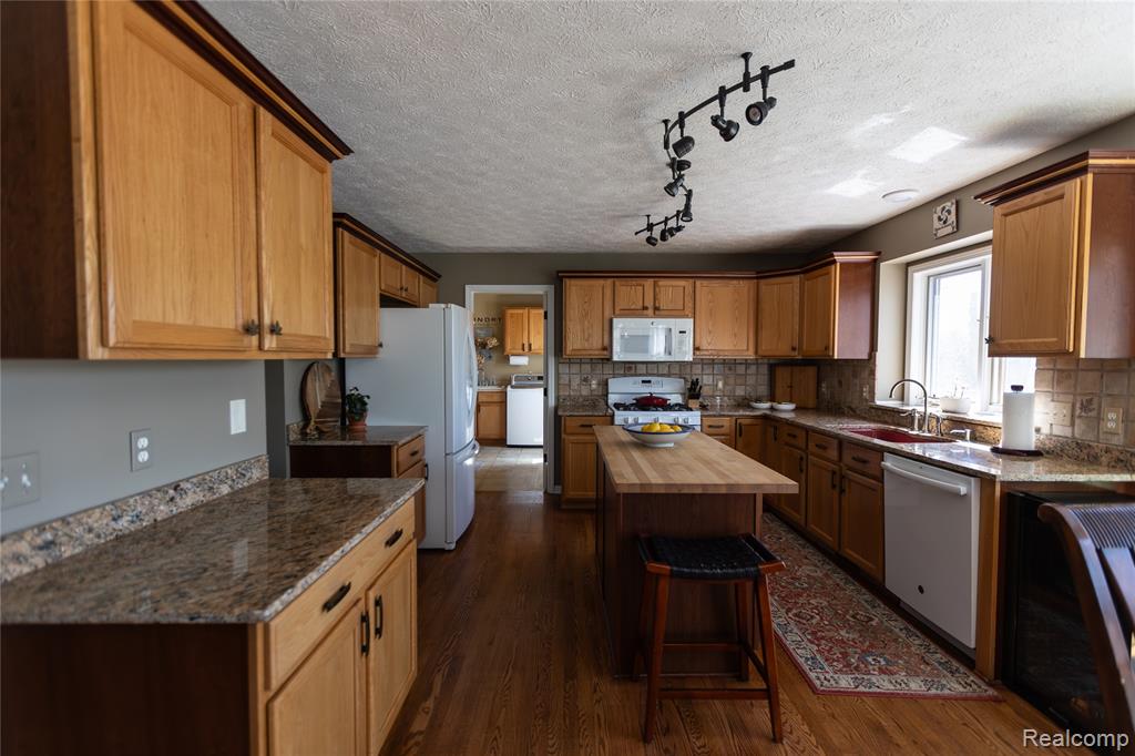 7988 Hillside Lakes Drive, Brighton, MI 48116 — Photo 6