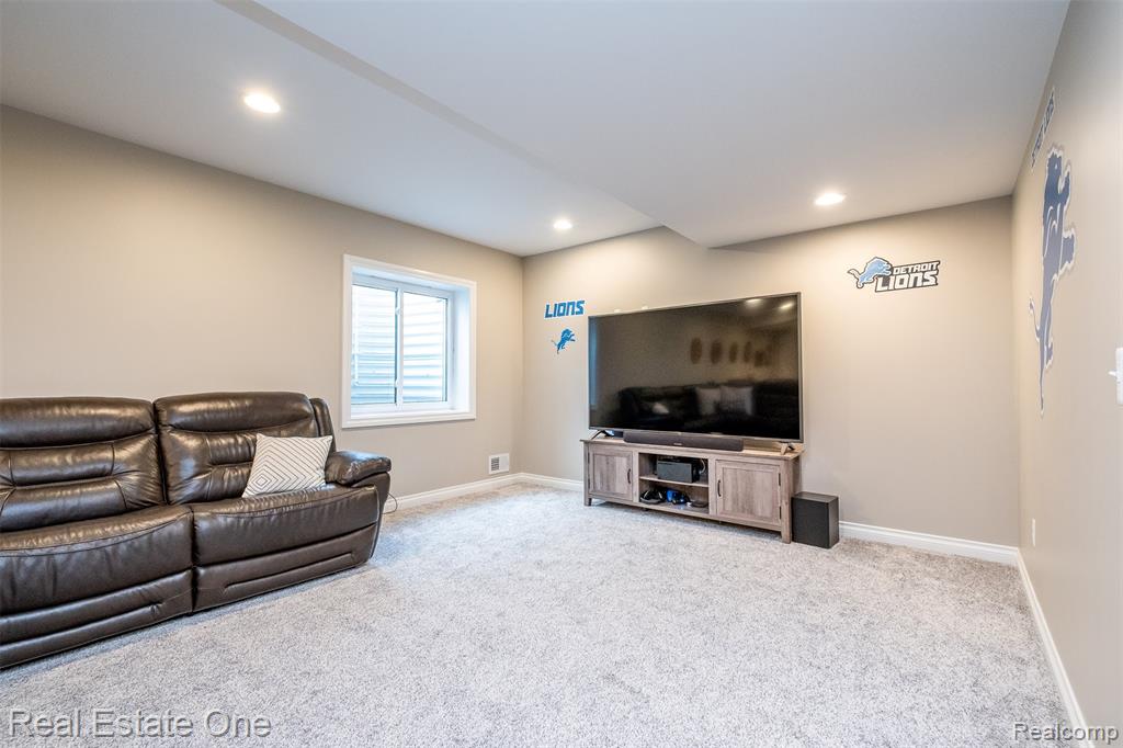 5947 Strawberry Circle, Commerce Twp, MI 48382 — Photo 56