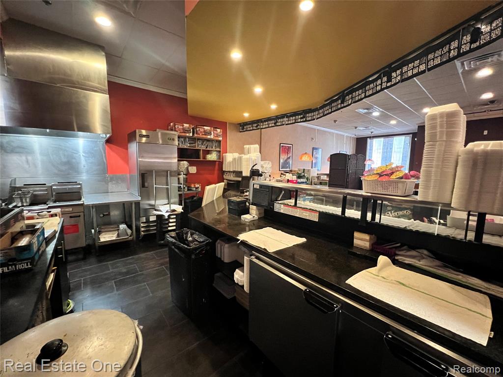 33214 W 14 Mile Road, West Bloomfield, MI — Photo 8