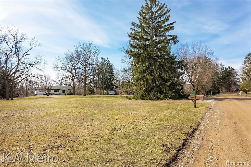 49151 RIDGE Court, Northville, MI 48168 — Photo 46