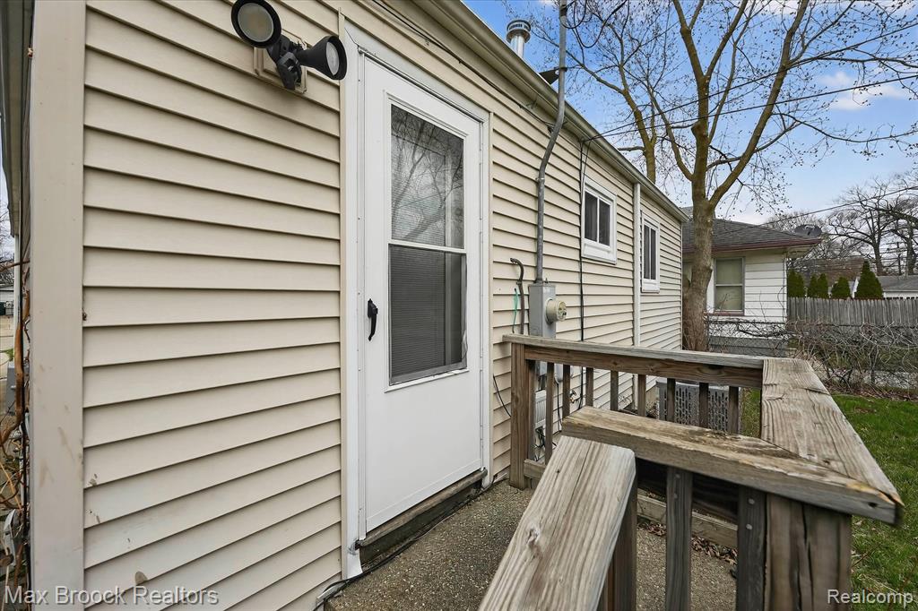 23448 Easterling Avenue, Hazel Park, MI 48030 — Photo 35