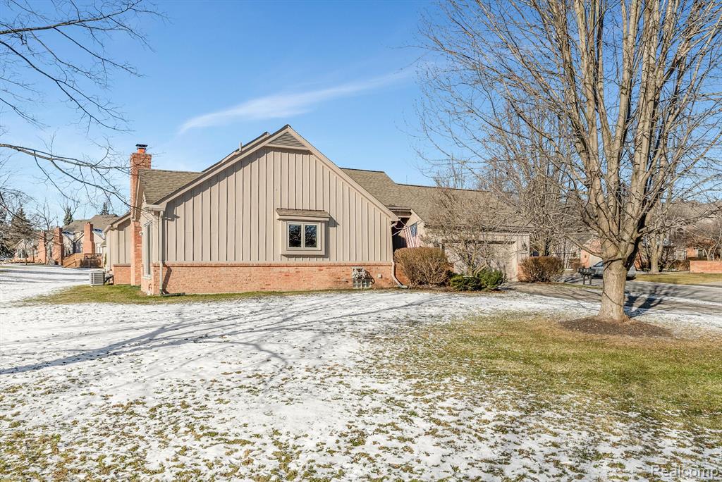 37779 SIENA Drive, Farmington Hills, MI 48331 — Photo 5