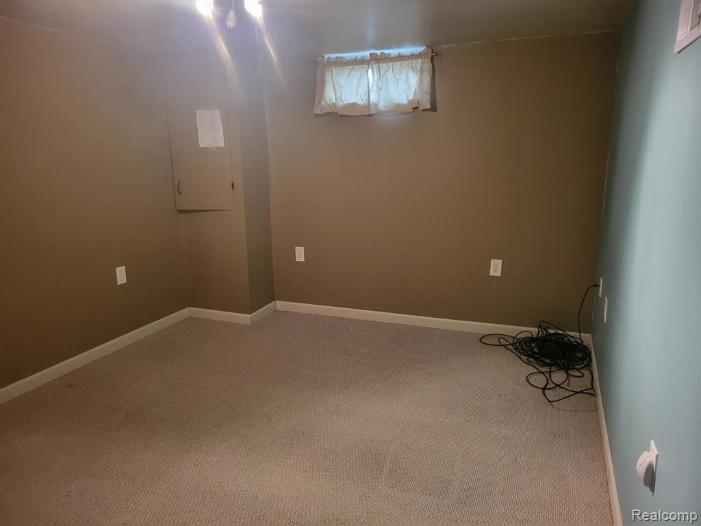708 S GOMAS Court, Durand, MI 48429 — Photo 17