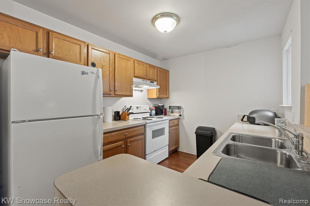 614 Napa Valley Drive, Milford, MI 48381 — Photo 11