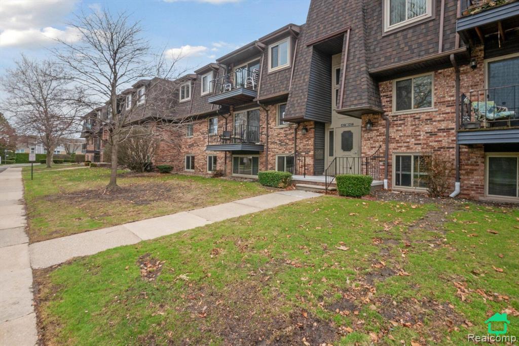 412 Riviera Drive, Saint Clair Shores, MI 48080 — Photo 9