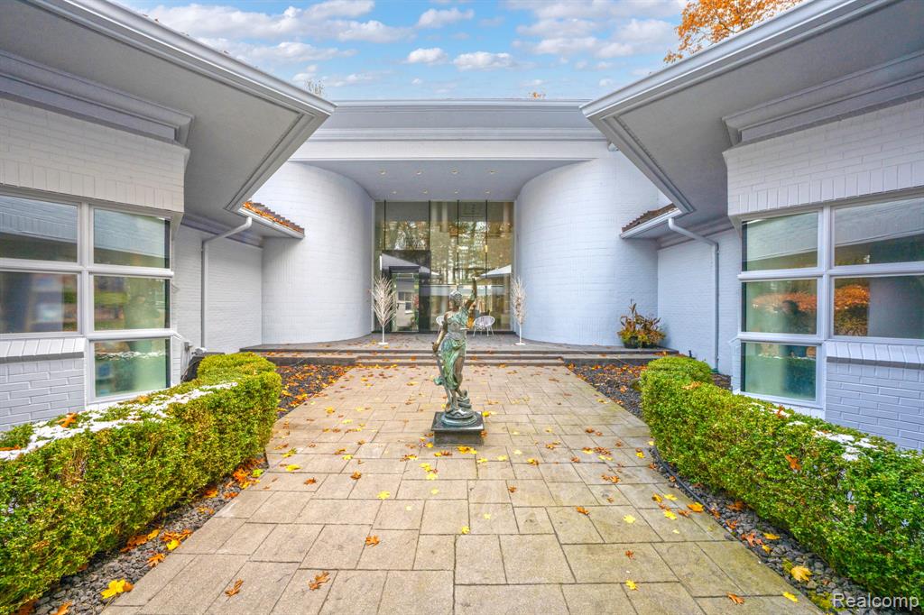 1744 Heron Ridge Drive, Bloomfield Hills, MI, 48302