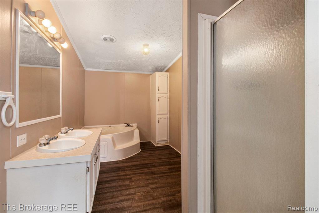 8448 Barkwood Circle, Fenton, MI 48430 — Photo 12