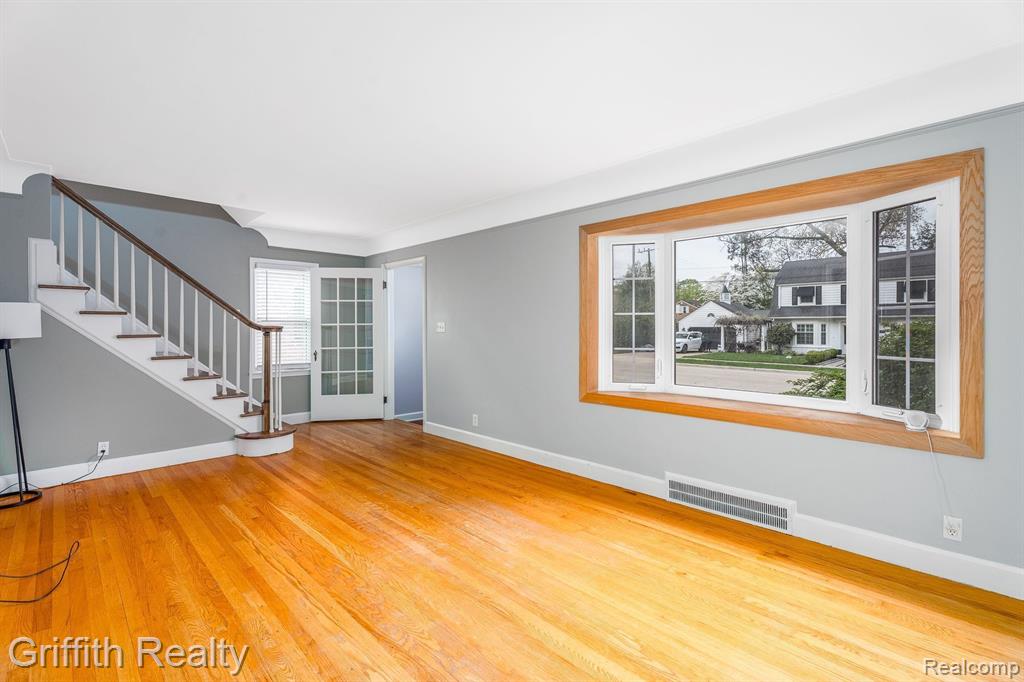 707 ELMWOOD Street, Dearborn, MI 48124 — Photo 10