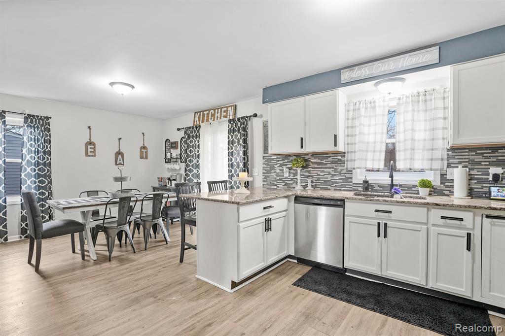 5084 DALY Boulevard, Flint, MI 48506 — Photo 17