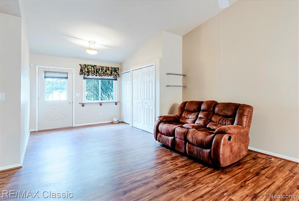 9039 Lake E Road, 45, Clarkston, MI 48348 — Photo 11