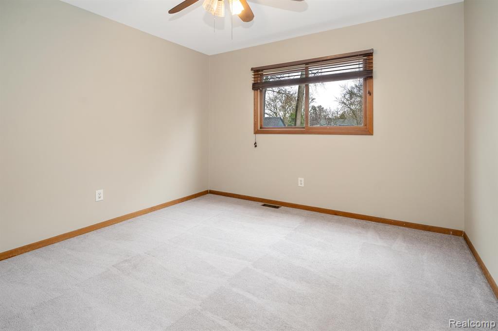 4654 Siebert Road, Waterford, MI 48328 — Photo 13