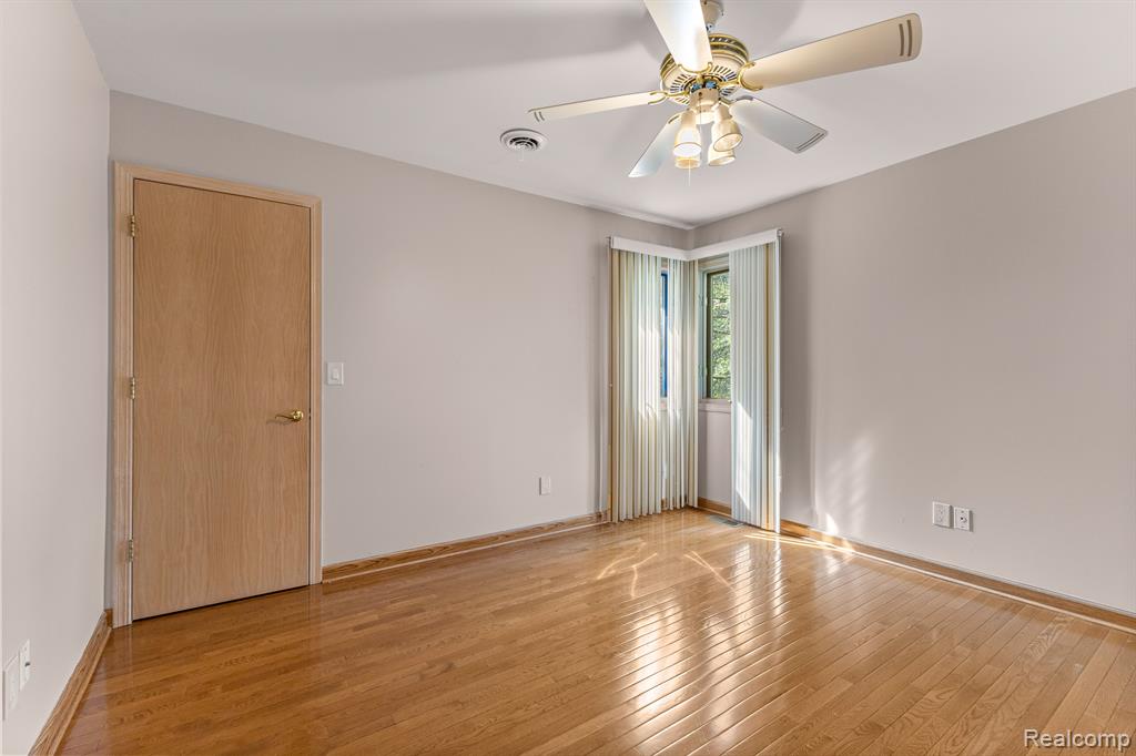 4 LEMINGTON, Dearborn, MI 48126 — Photo 20