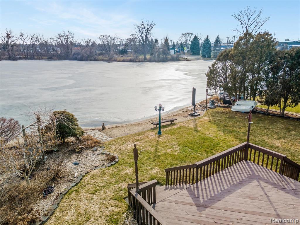 4645 CLAUDIA Drive, Waterford, MI 48328 — Photo 3