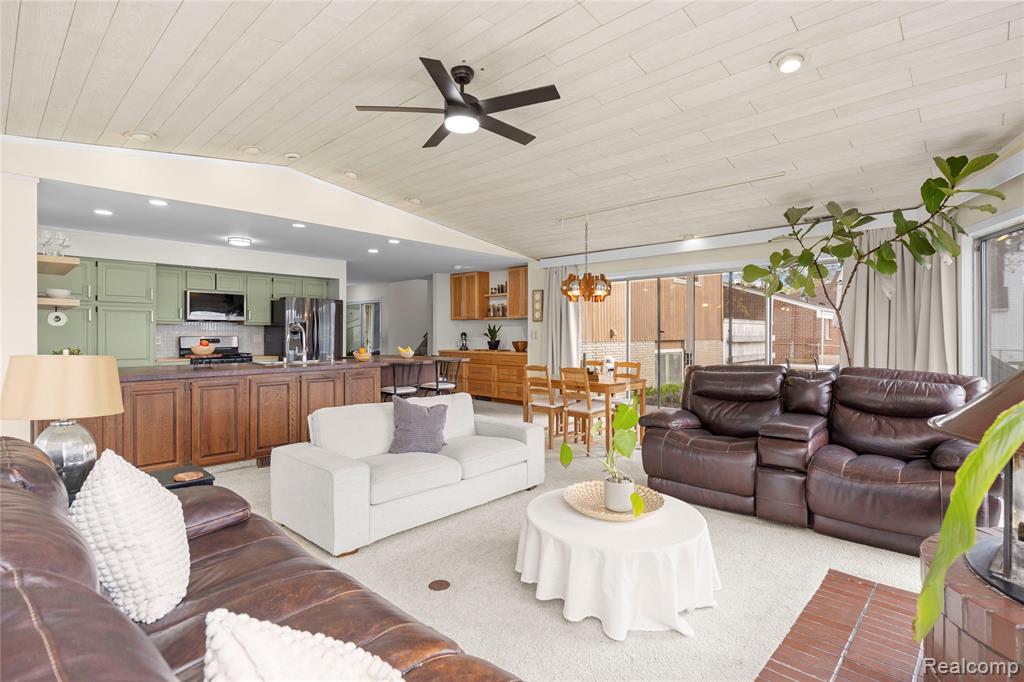38027 Mallast Street, Harrison Township, MI — Photo 11