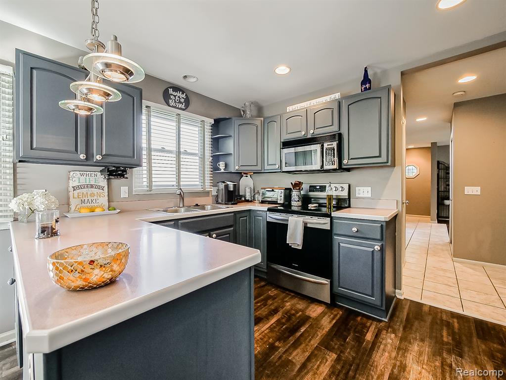 5570 Wildrose Avenue, West Bloomfield, MI — Photo 2