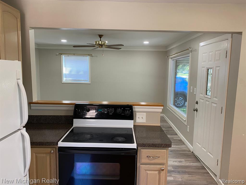 4671 MCKINLEY Street, Dearborn Heights, MI 48125 — Photo 5