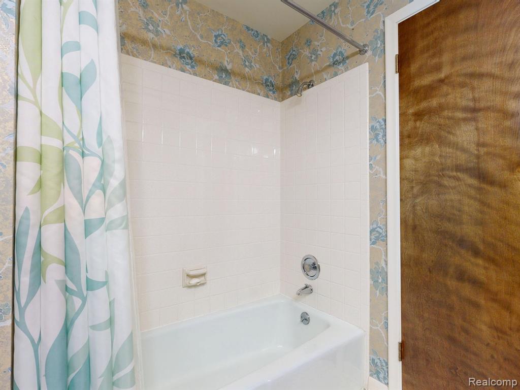 5204 Applewood Drive, Flushing, MI 48433 — Photo 55